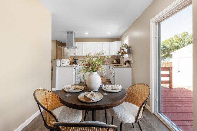 Building Photo - 1147 Inverness Dr