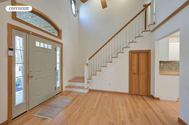 Building Photo - 563 Montauk Hwy