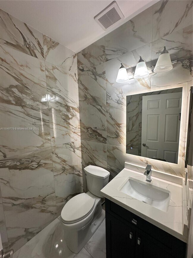 Building Photo - 4383 Laurel Ridge Cir