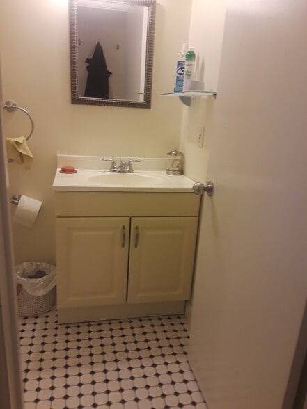 Bathroom - 32 Haviland St