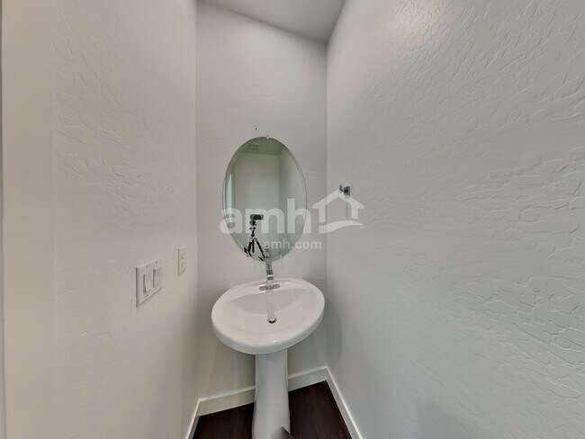 Building Photo - 8319 S 21st Dr