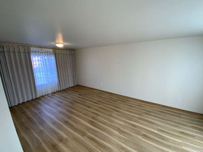 Building Photo - 7415 Village Dr E