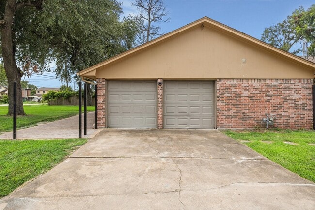 Building Photo - 7731 Schneider