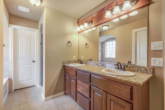 Building Photo - 15900 Cantera Creek Dr