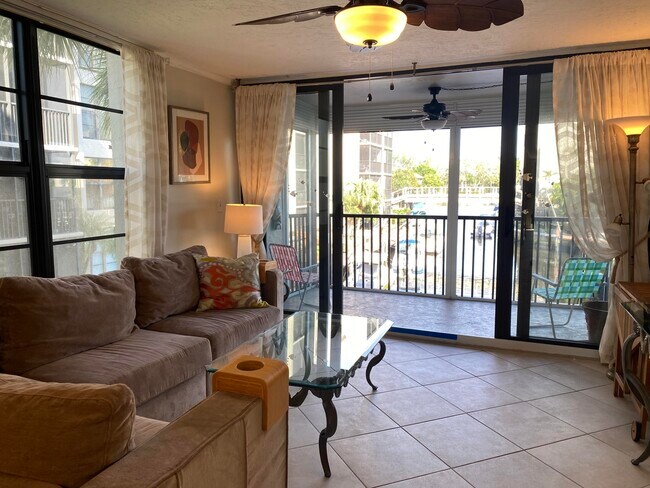 Building Photo - 4 Royal Palm Way