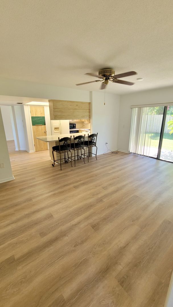 Building Photo - Beautiful Corner Lot Rental-Large 4 Bedroo...