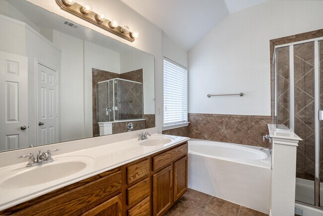 Building Photo - 9909 Delamere Dr