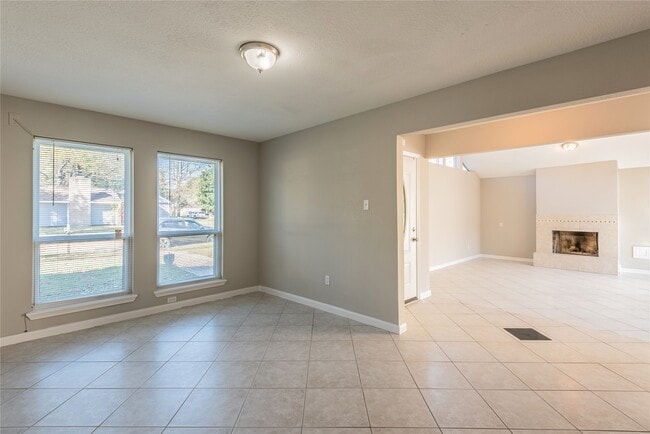 Building Photo - 4418 Lost Spring Dr