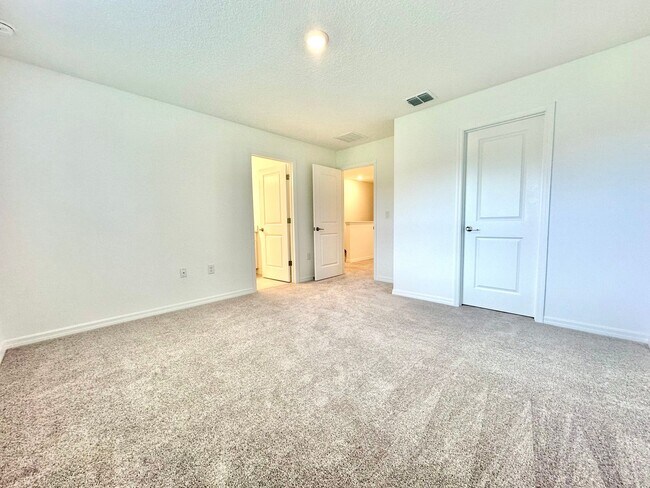 Building Photo - Stylish 3Bedrooms 2.5Bath townhome-living ...