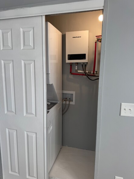 Building Photo - 911 Sylvan St