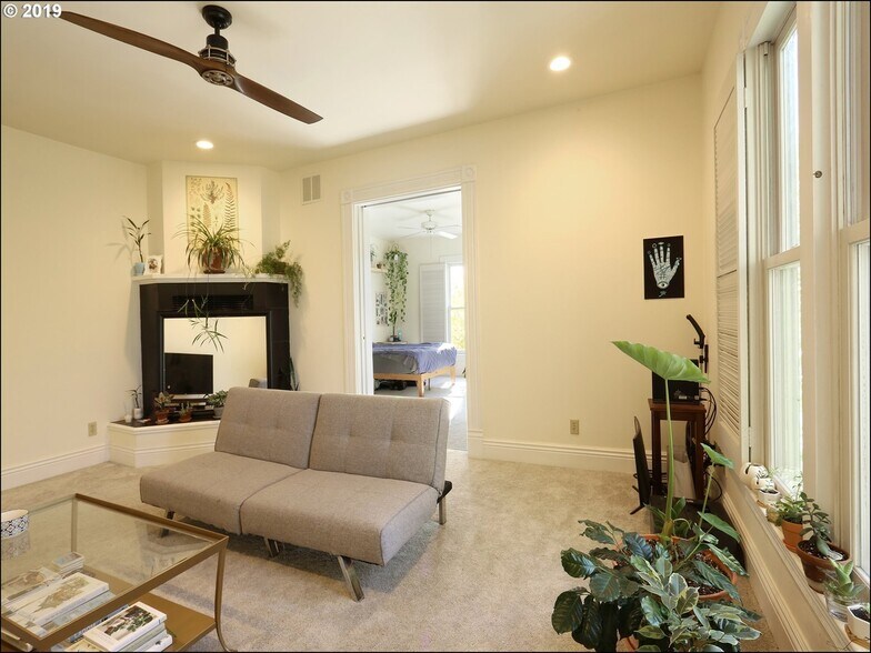 Building Photo - 1033 SE Franklin St