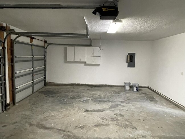 Building Photo - 2704 N Holmes Ct