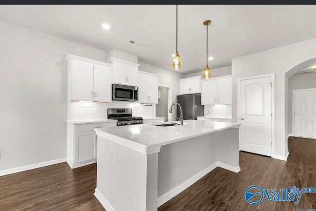 Building Photo - 203 Portrait St