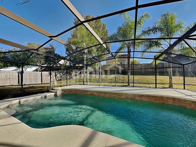 Building Photo - 1921 Knollcrest Dr