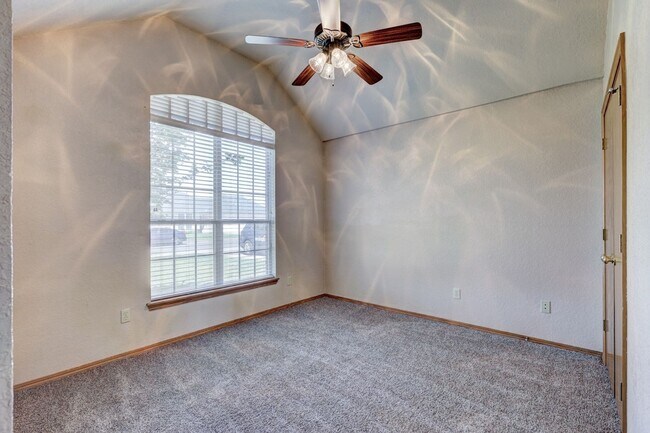Building Photo - Stunning Open-Concept Home with Luxury Primary Suite & Outdoor Living