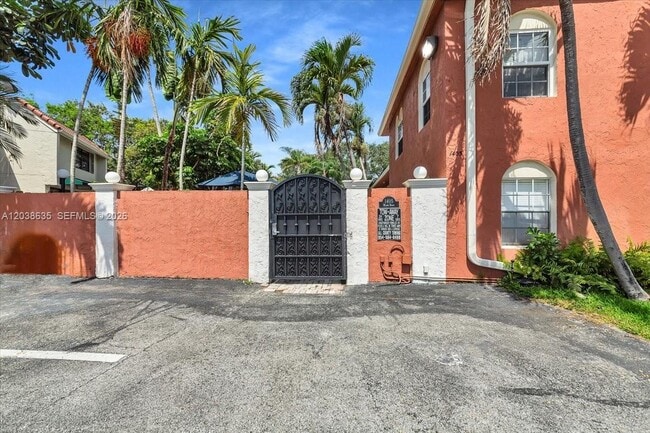 Building Photo - 1405 Miami Rd