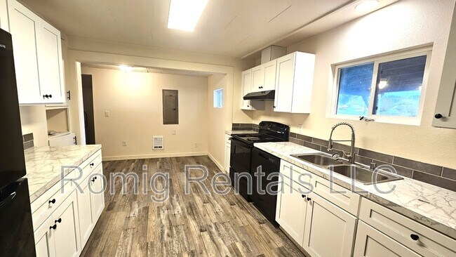 Building Photo - Cent- 1206 B Street