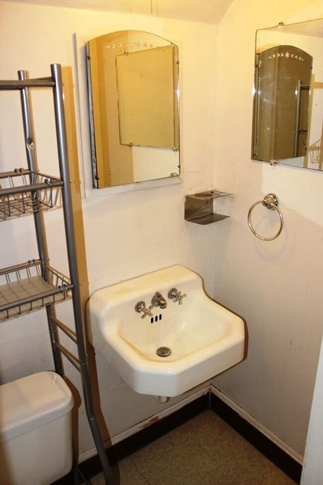 Building Photo - NEXT TO KSU!!!