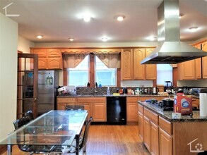 Building Photo - Huge 5 bed 3 bath unit located in Coolidge...