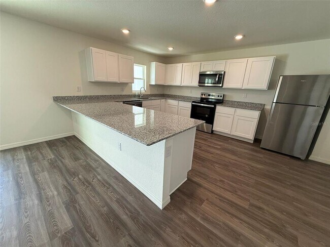 Building Photo - 13453 Kitchener Ave