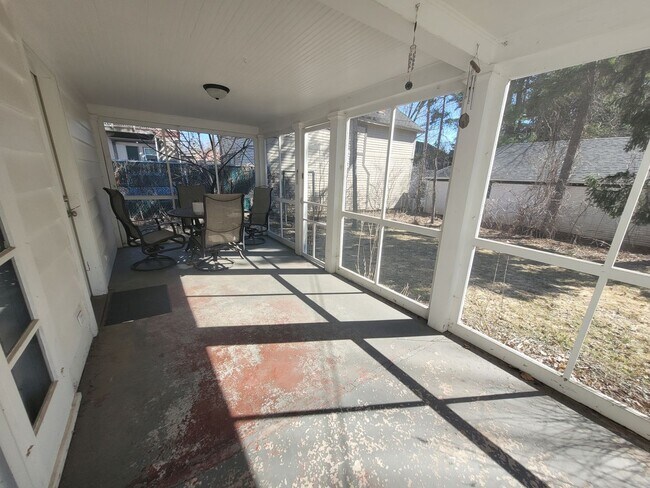 Building Photo - 225/227 Summit Ave