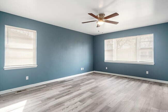 Building Photo - 5708 Alta Vista Dr