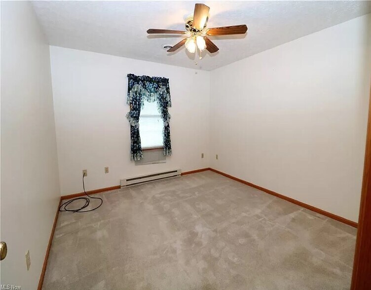 Building Photo - 651 Sturbridge Dr