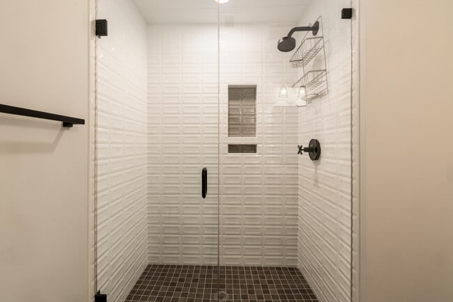 Building Photo - 215 E Pleasant St