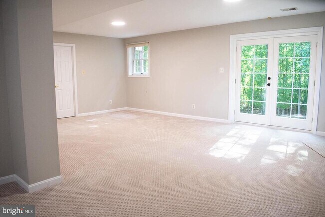 Building Photo - 105 Westmorland Ct
