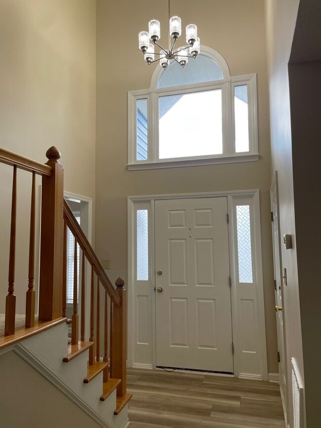 Building Photo - 10 Creekstone Ct