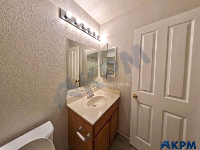 Building Photo - 663 Stoneridge Ct