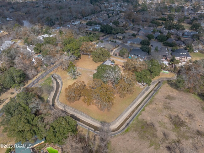 Building Photo - 1401 E Bayou Pkwy