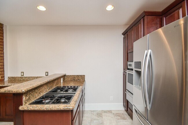 Building Photo - 4625 Pineridge St