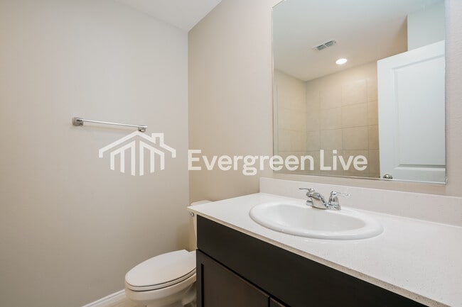 Building Photo - 1033 Crestview Dr