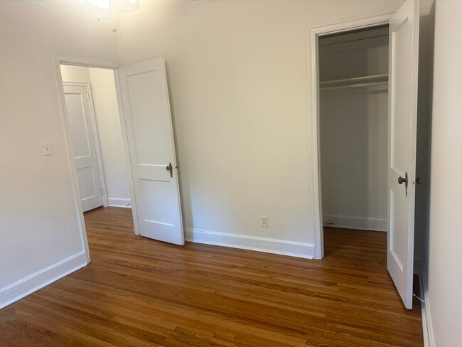 Building Photo - 900 Everett Pl