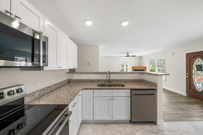 Kitchen - 1908 Laurel Ln