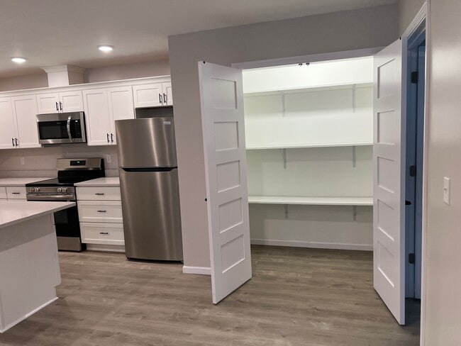 Building Photo - 1003 Two Rivers St