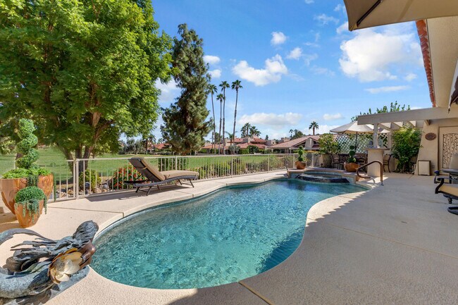 Building Photo - 216 W Kavenish Dr