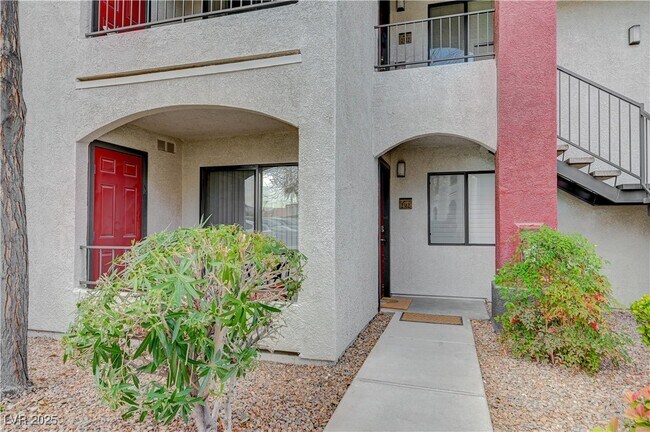 Building Photo - 950 Seven Hills Dr