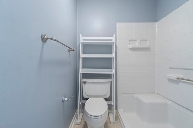 Building Photo - 1100 Shoreline Dr