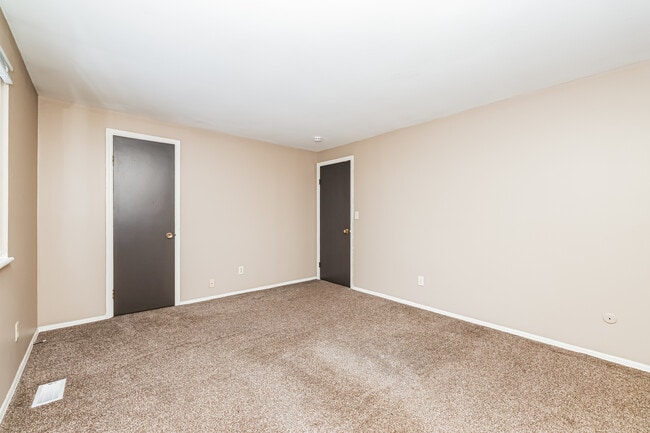 Building Photo - 5877 Taylorsville Rd