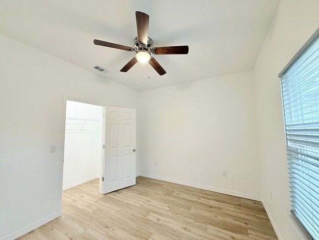 Building Photo - 3353 Country Ln