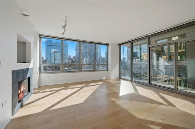 Building Photo - 701 S Wells St