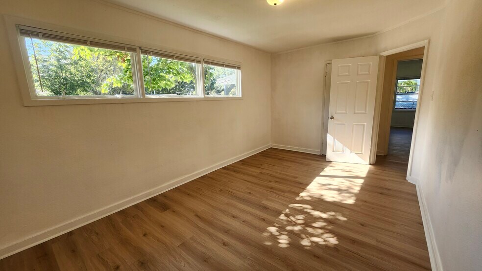 Building Photo - 4014 Chelsea Dr