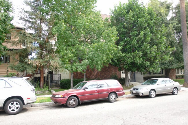 Building Photo - 336 N Cedar St
