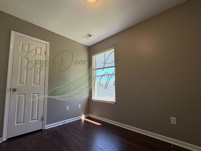 Building Photo - HOME IN GRAIN VALLEY