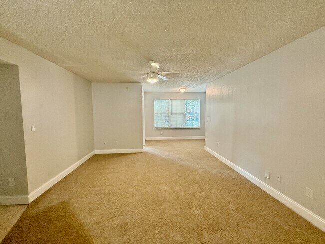 Building Photo - 4512 Commander Dr