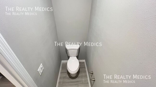 Building Photo - 1682 Waneta St SE