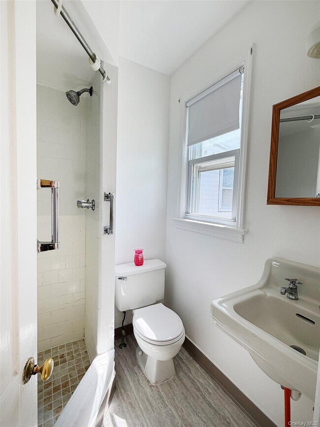 Building Photo - 111 N Main St