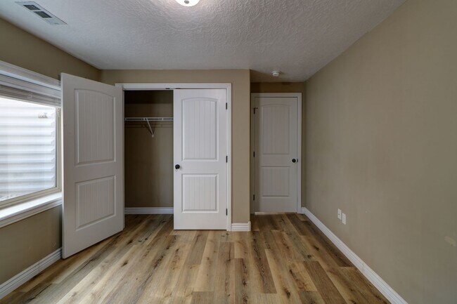 Building Photo - 5 Bedroom 3.5 Bathroom -Traverse Mountain Pet Friendly Home.